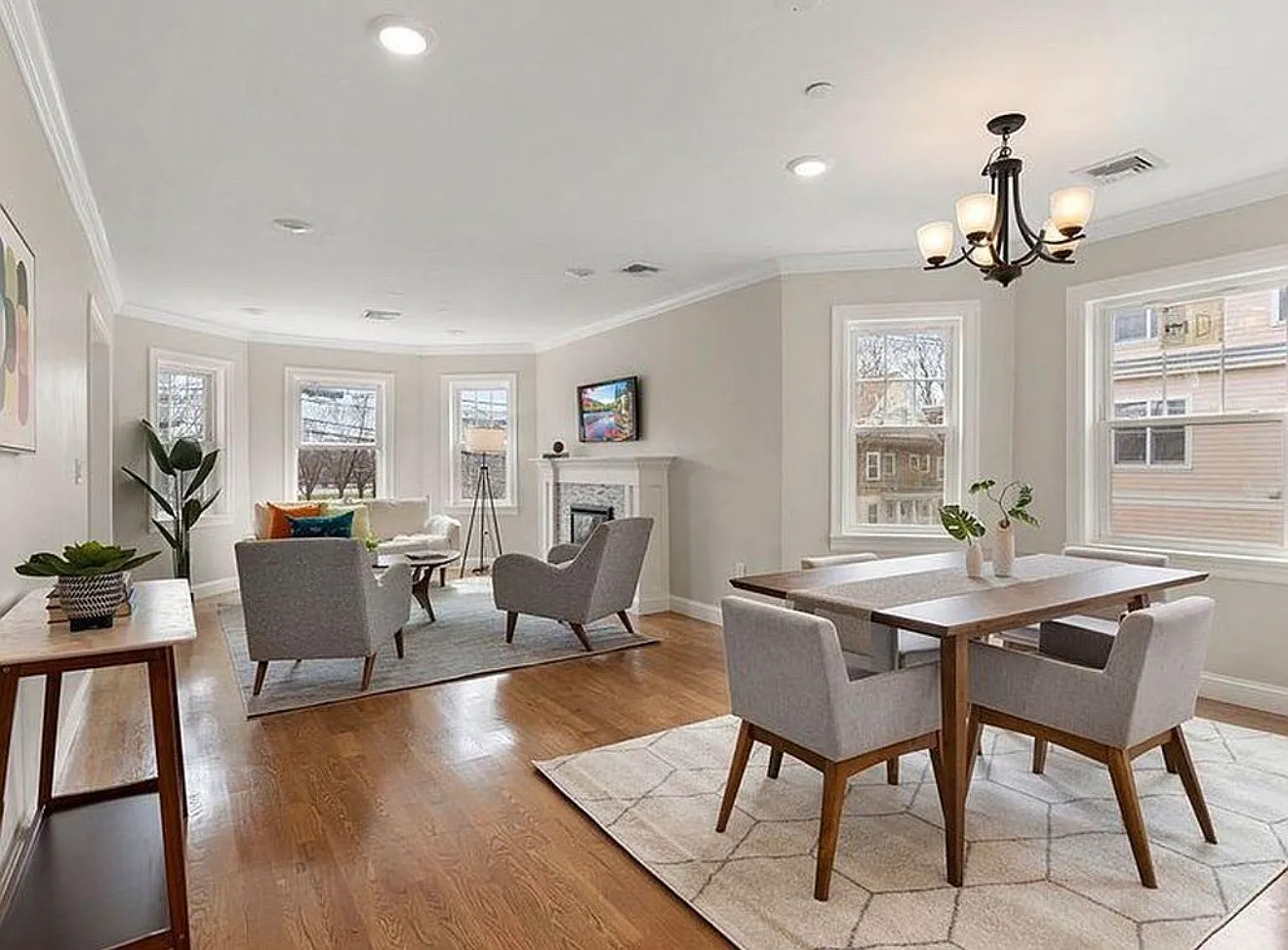 3 bed, 1276 sqft, $1,333 — Photo 2