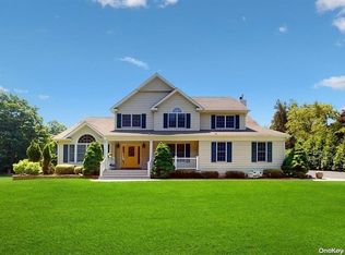 2 Pond Field Ct, Cold Spring Harbor, NY 11724