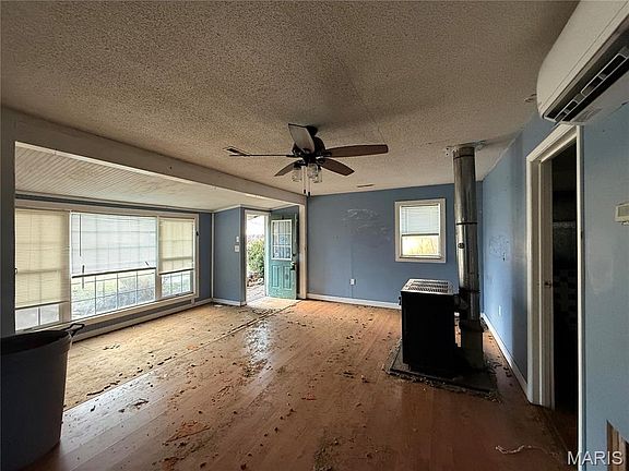 3rd image of 22709 Baker Rd