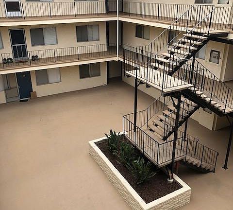 LATGE COURT YARD