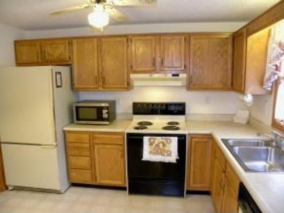 2nd image of 18 Skylark Dr
