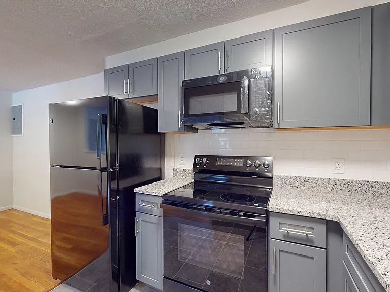 Westside Colonial — Photo 8