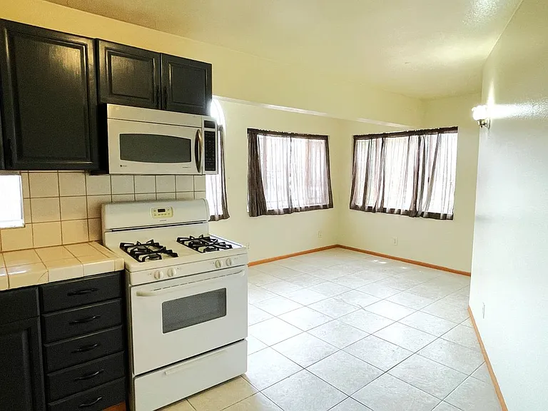1349 Walnut Ave #A — Photo 6