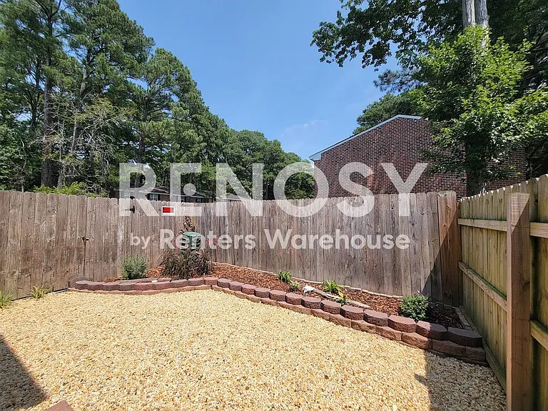 914 Wildwood Square Ct — Photo 33