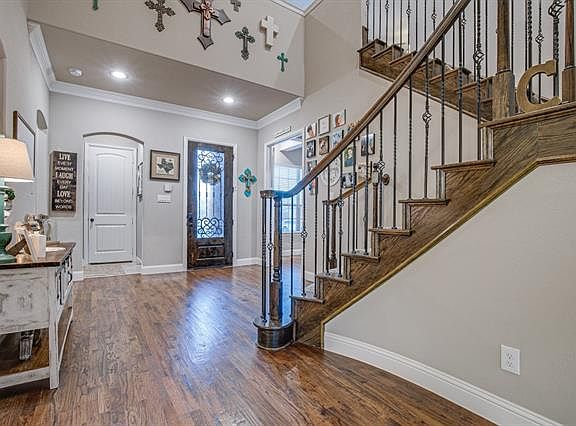 4th image of 1009 Ember Crest Dr