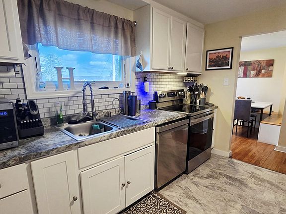 3rd image of 2054 Whitford Ave S