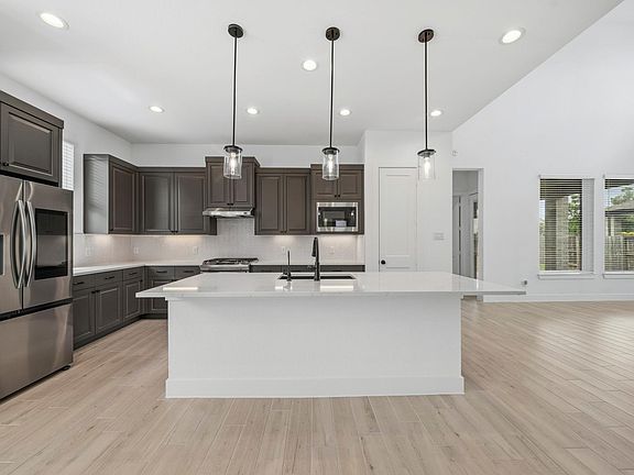 3rd image of 7422 Netherfield Ln