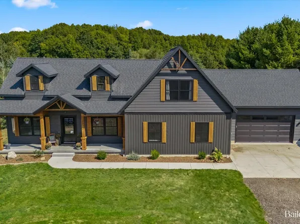 2873 Leonard St, Marne, MI 49435
