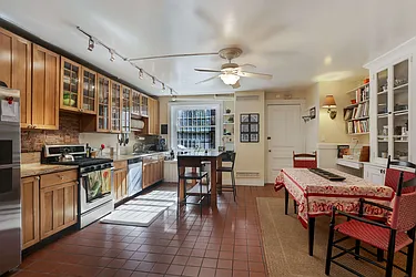 Rented by AAU Real Estate Advisors