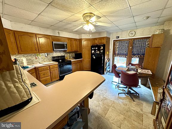 4th image of 233 Carbon St