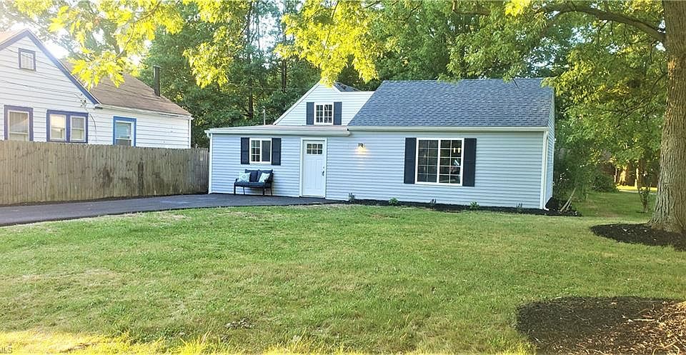 1st image of 40648 Carlisle Ave