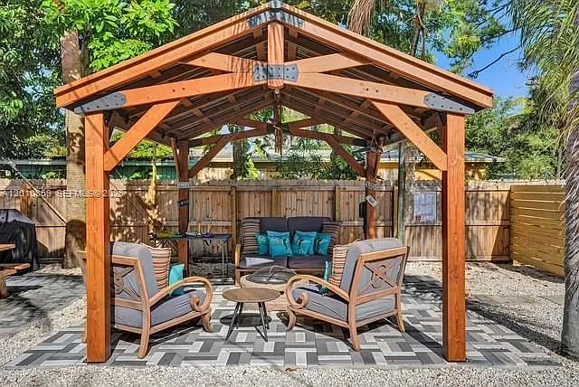 101 SW 22nd Ave — Photo 40