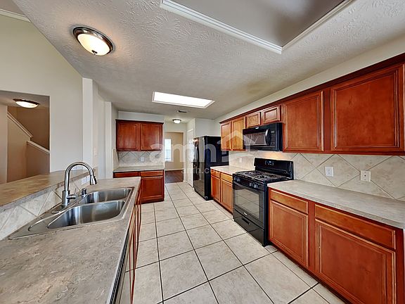 3rd image of 16722 Great Oaks Glen Dr