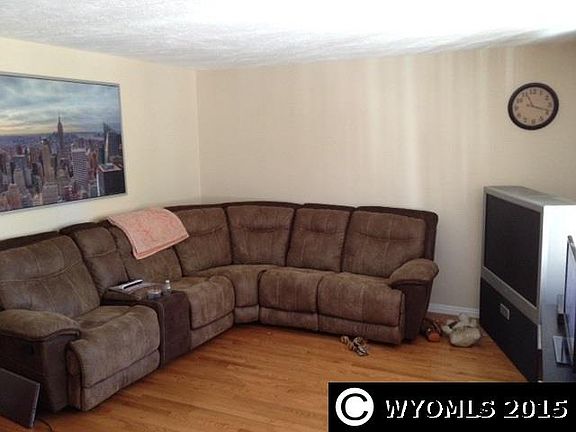 4th image of 425 Agate St