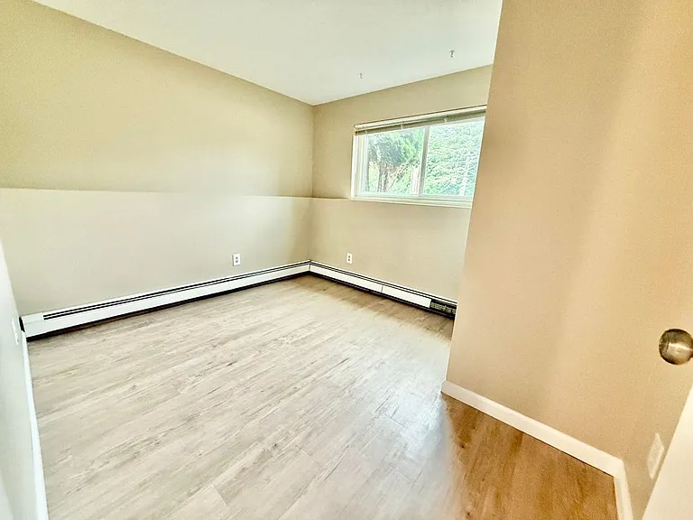 945 Mammoth Rd #1-S — Photo 9
