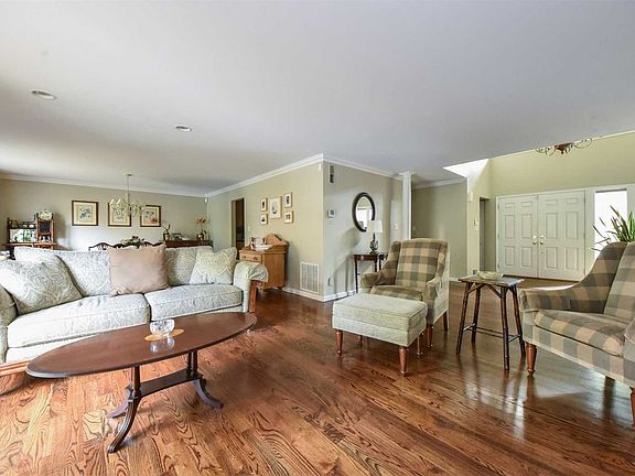 5th image of 125 Windsor Gate Dr