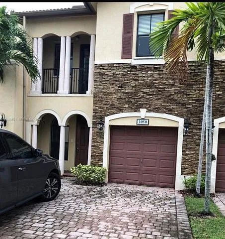 3 bed, 2.5 bath, $3,500 — Photo 1