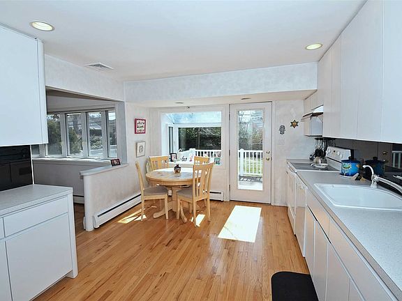 3rd image of 82 Bounty Ln