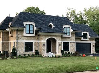 15 Meadow Woods Rd, Great Neck, NY 11020