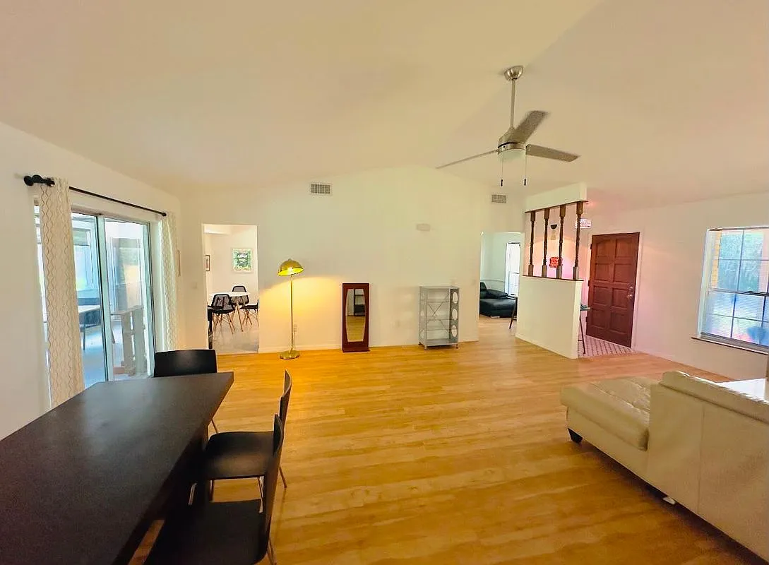 2 bed, 2.0 bath, 1329 sqft, $2,300 — Photo 3