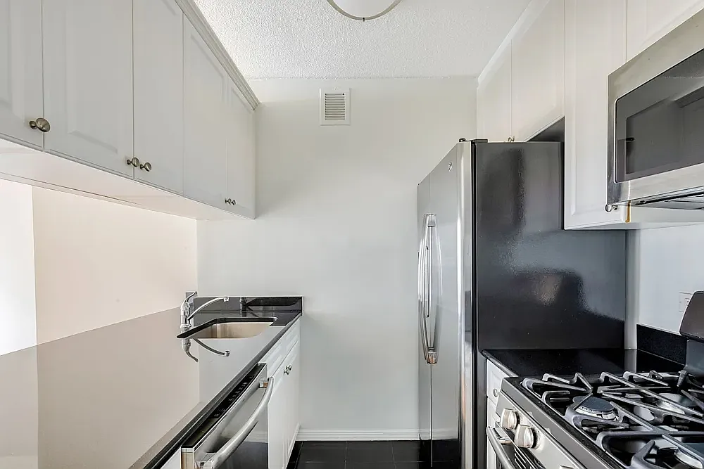 155 East 31st Street — Photo 2