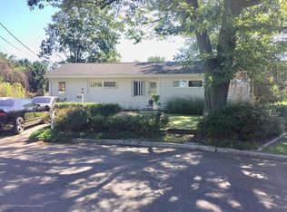 5 Bates Ct, Parlin, NJ 08859