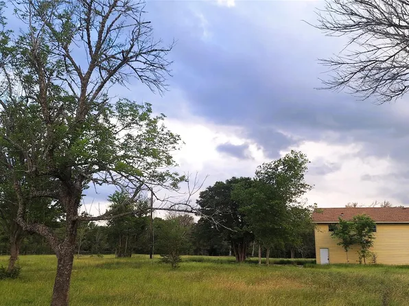 1284 Beaver Lake Dr, Caldwell, TX 77836