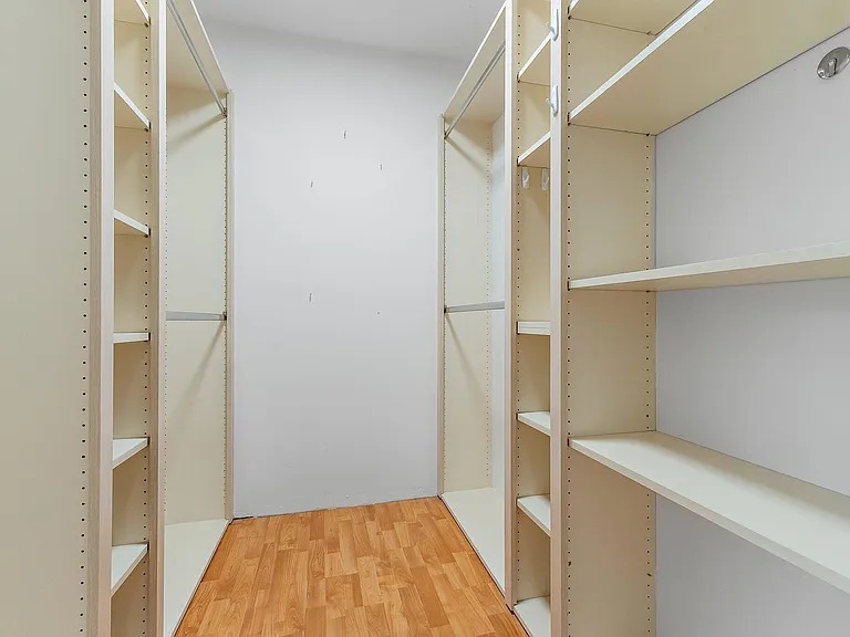 2406 SW Danbury Ln — Photo 22