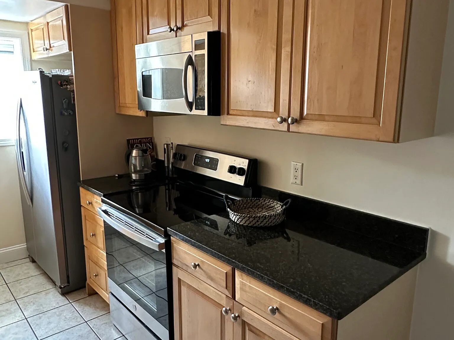 3 bed, 1.0 bath, $1,400 — Photo 2