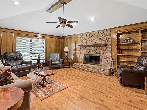 2nd image of 213 Mesa Dr