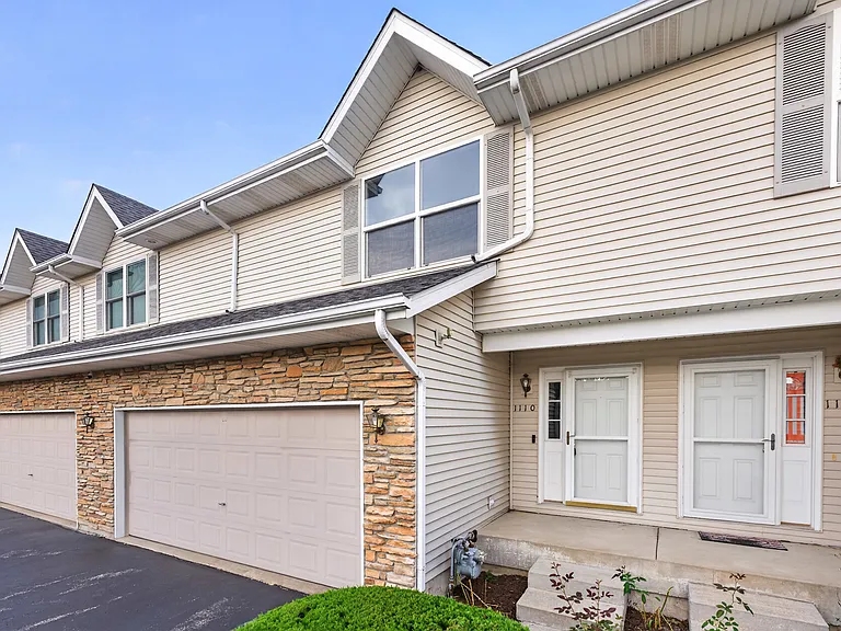 1110 Rose Dr — Photo 2