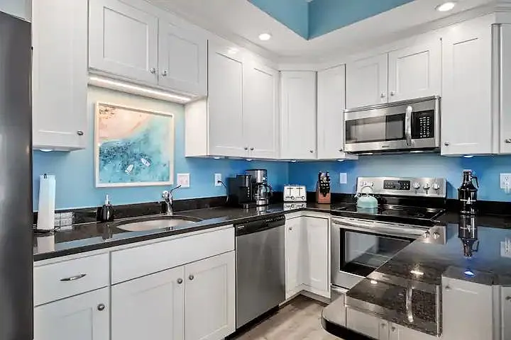 128 Ashworth Ave #203 — Photo 15
