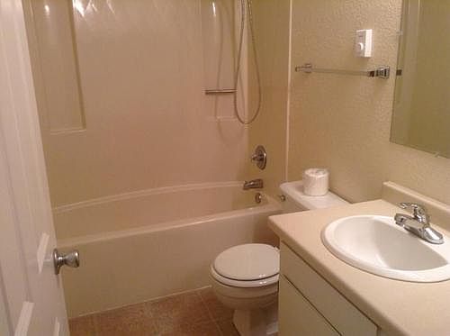 5th image of 221 Grand Ave W APT 107