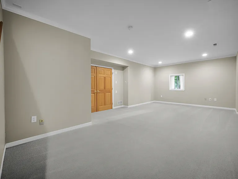 36W244 Fieldcrest Dr — Photo 39
