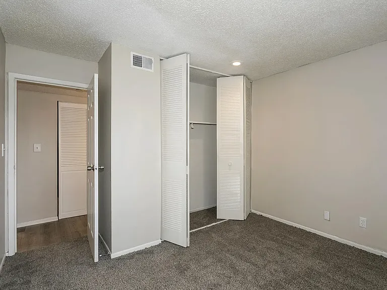 Stoneybrook Apartments — Photo 43