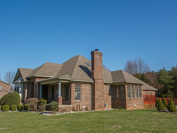 4th image of 582 Plenmar Dr