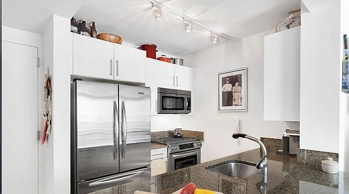 1st image of 1510 Lexington Ave APT 2C