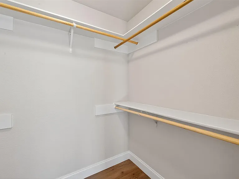 5530 Oak Falls Dr — Photo 32