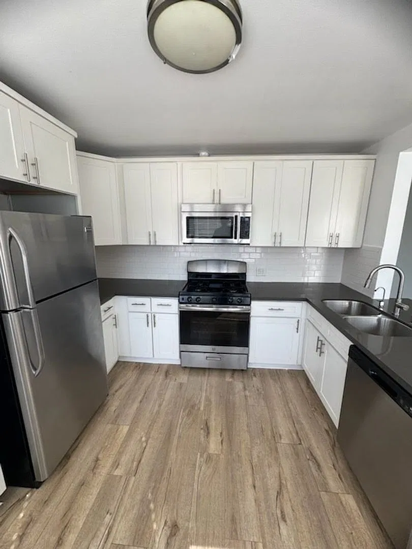 525 Indiana St — Photo 3