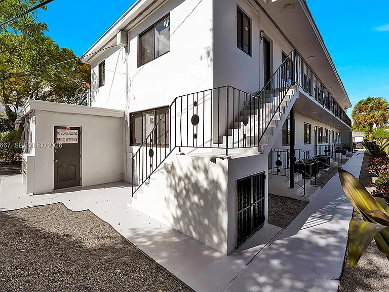 2150 SW 26th St #7 — Photo 4