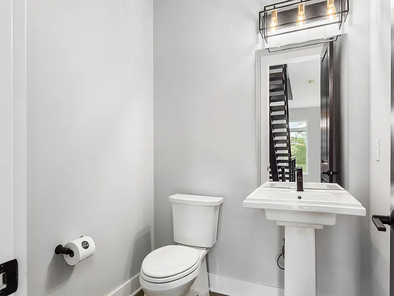 1247 Perry St — Photo 26