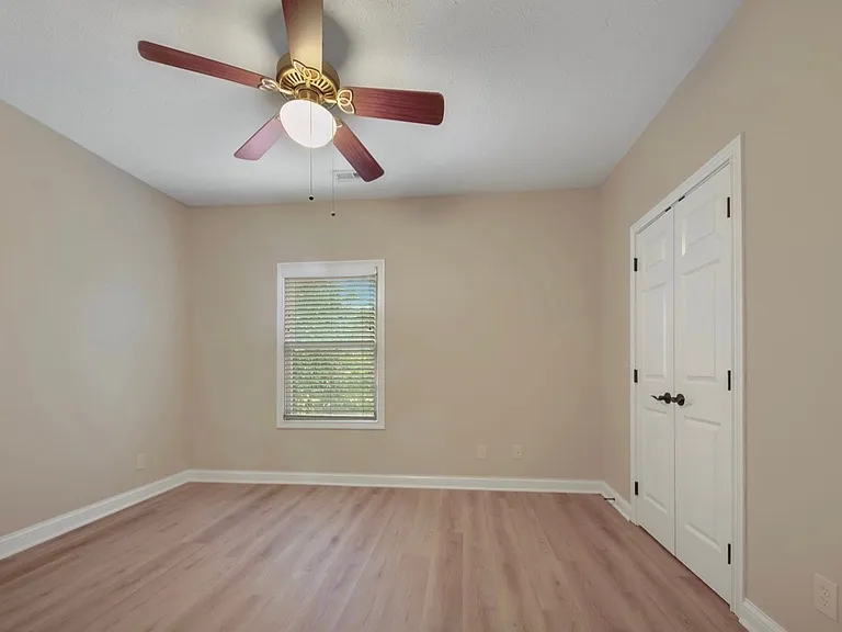 807 E Main St — Photo 17