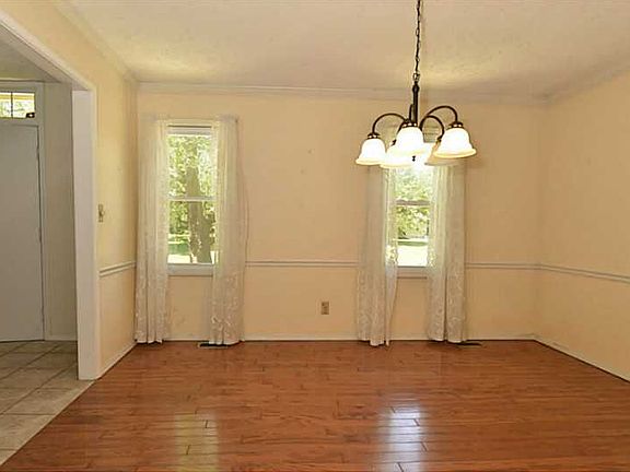 3rd image of 3933 Pigeon Creek Ln