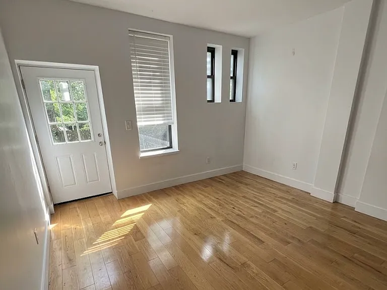 482 Onderdonk Ave #1L — Photo 8