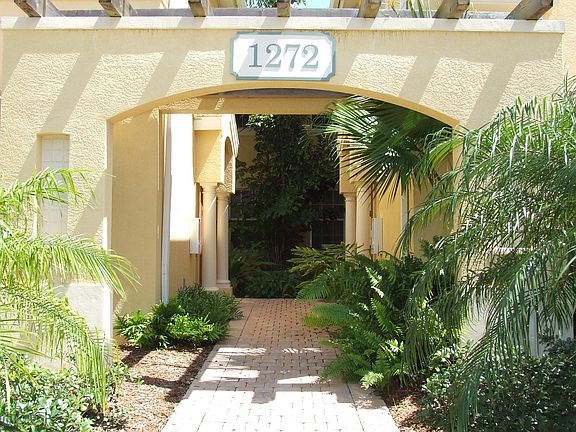 Private Garden Entry