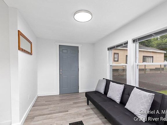 5th image of 2036 Clyde Park Ave SW