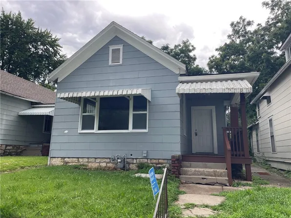 812 N 9th St, Leavenworth, KS 66048