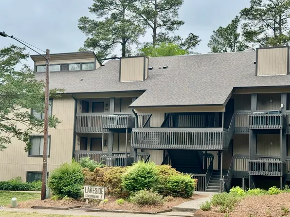3027 Huntleigh Dr, Raleigh, NC 27604