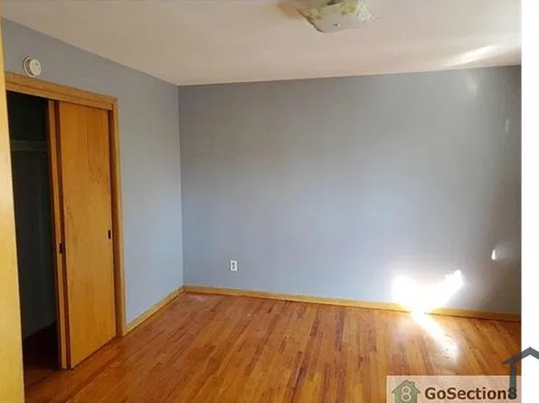 23500 Kelly Rd #8, Eastpointe, MI 48021