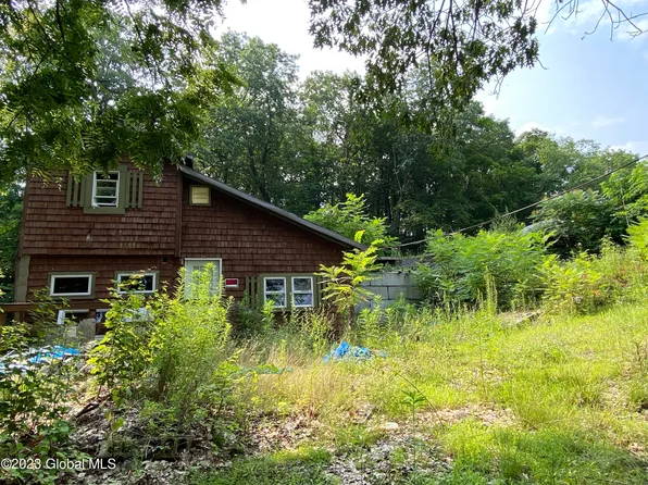 323 Hudson Avenue, Schaghticoke, NY 12182